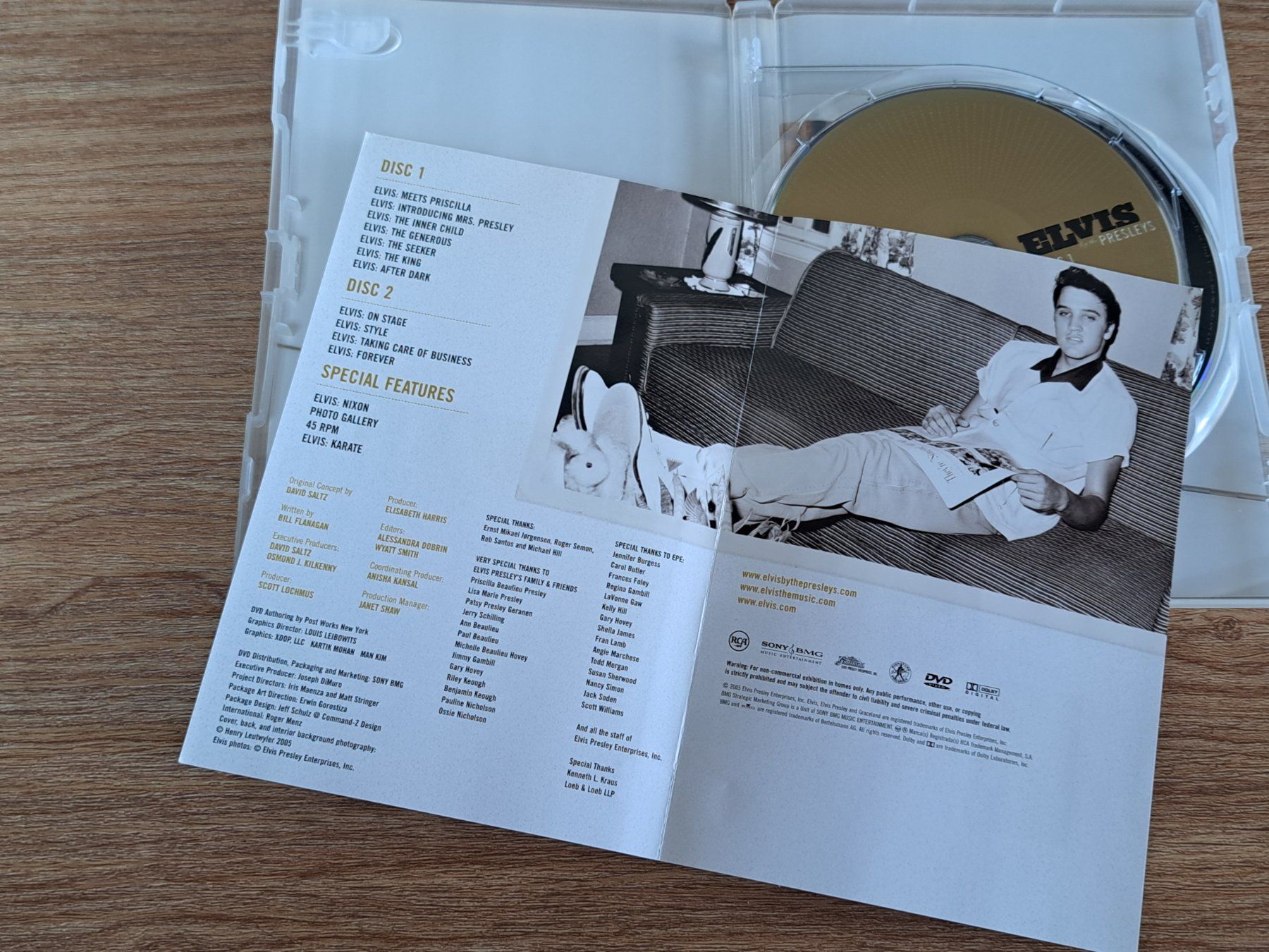 Tutti i DVDs: ELVIS by the PRESLEYS, Boxset mit 2 Discs und Inlet – Usato da Unterseen venduto da Kanica 7