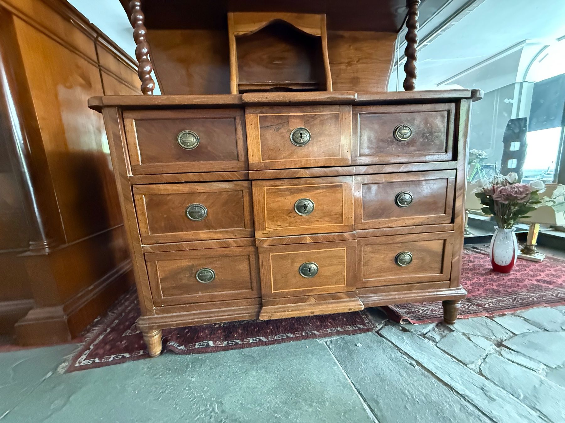 Credenze: Buffet Louis XVI  18 Jahrhundert   Nussbaum – Usato da Bretzwil venduto da neuguinea 1