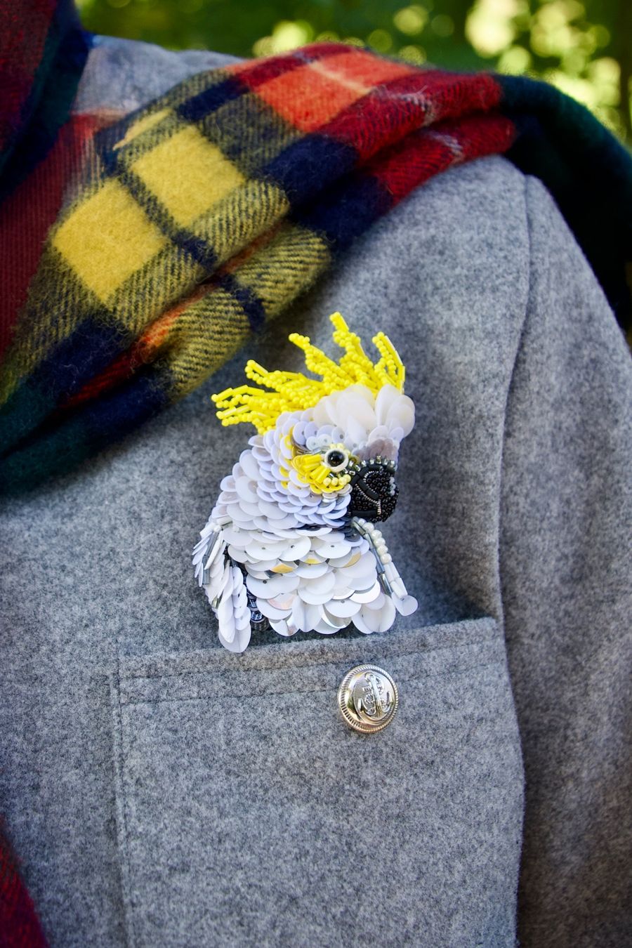 Spille & Fermagli: Cockatoo embroidered brooch – Nuovo e nell'imballaggio originale da Glattpark(Opfikon) venduto da olg_g9wb