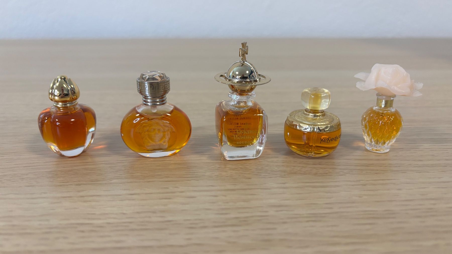 Parfums & Eau de Toilette: Lot de 23 petits flacons de parfum – D'occasion à Delémont par Loccaze2015 4
