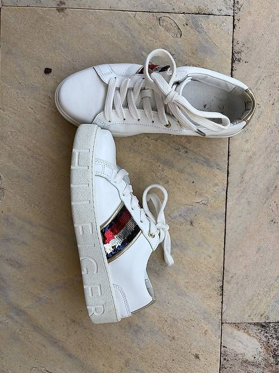 Scarpe da donna: Tommy Hilfiger Sneaker mit Strass - Gr. 36 – Usato da Schliern b. Köniz venduto da tezi