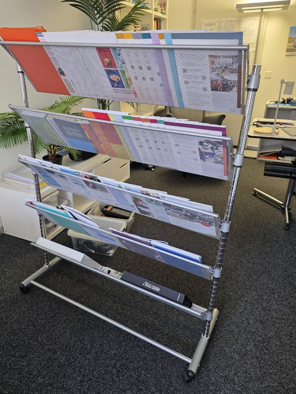 Autres décorations & accessoires: Prospekt-Rollständer – D'occasion à Neunkirch par BoBo007 1
