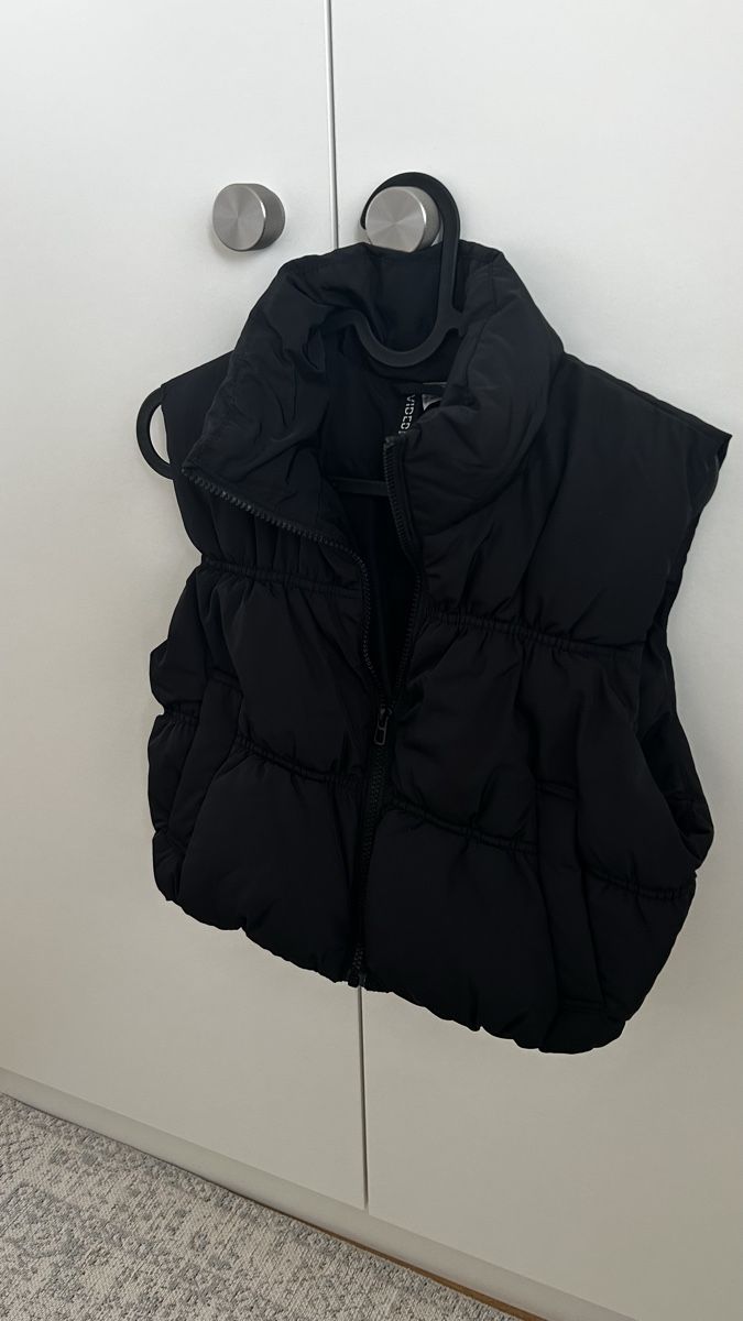 H&M Gilet & Giacche senza maniche: Kurze Steppweste, schwarz, Divided H&M, Grösse XXS – Nuovo (secondo la descrizione) da Neuenkirch venduto da Bettinaverena