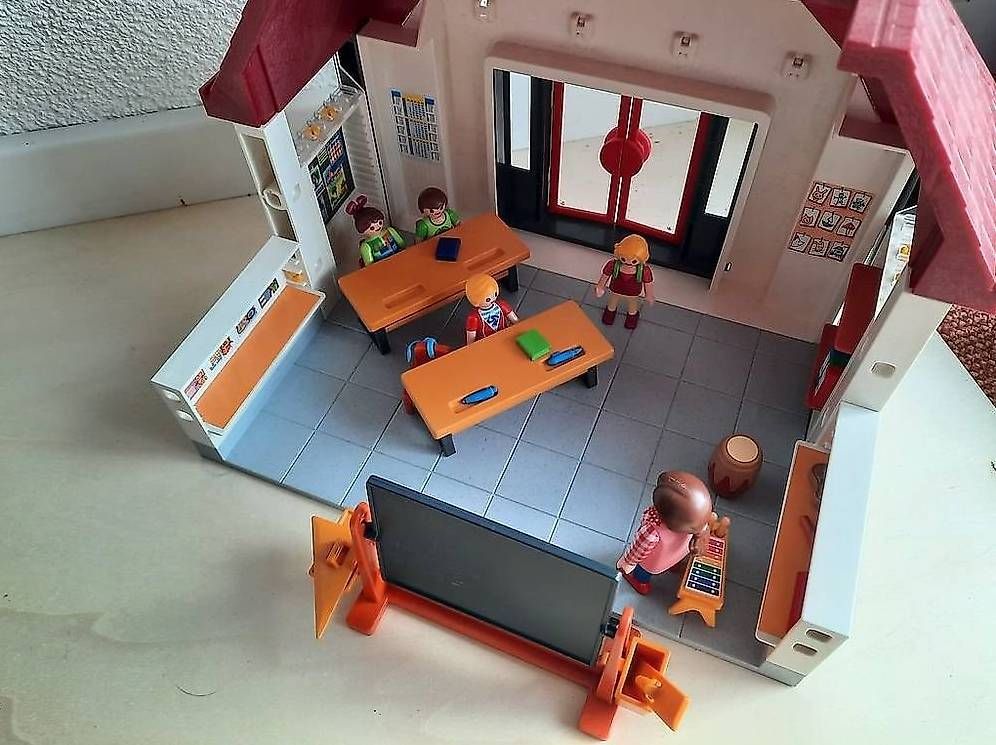 Jouets: Schulhaus – D'occasion à Mammern par hel_89ys 2