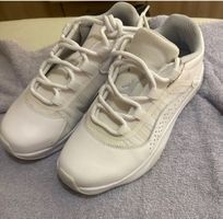 Baskets blanches taille 38 air Jordan