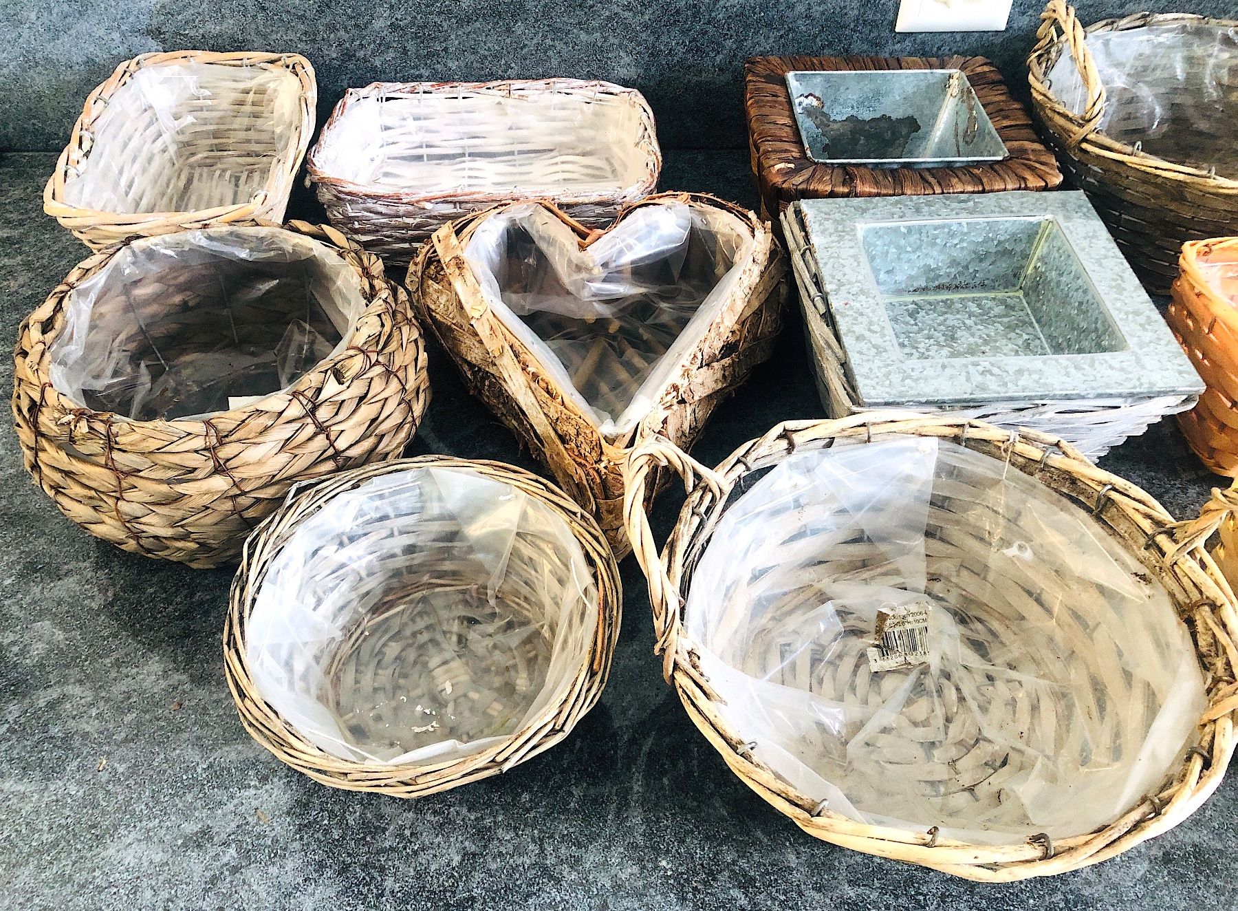 Vasi per fiori: 11 paniers pour fleurs/decoration – Usato da Veyrier venduto da Szurkemaci 3
