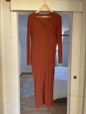 FP Beach Kleid gerippt mit Knöpfen rostrot Grösse XS