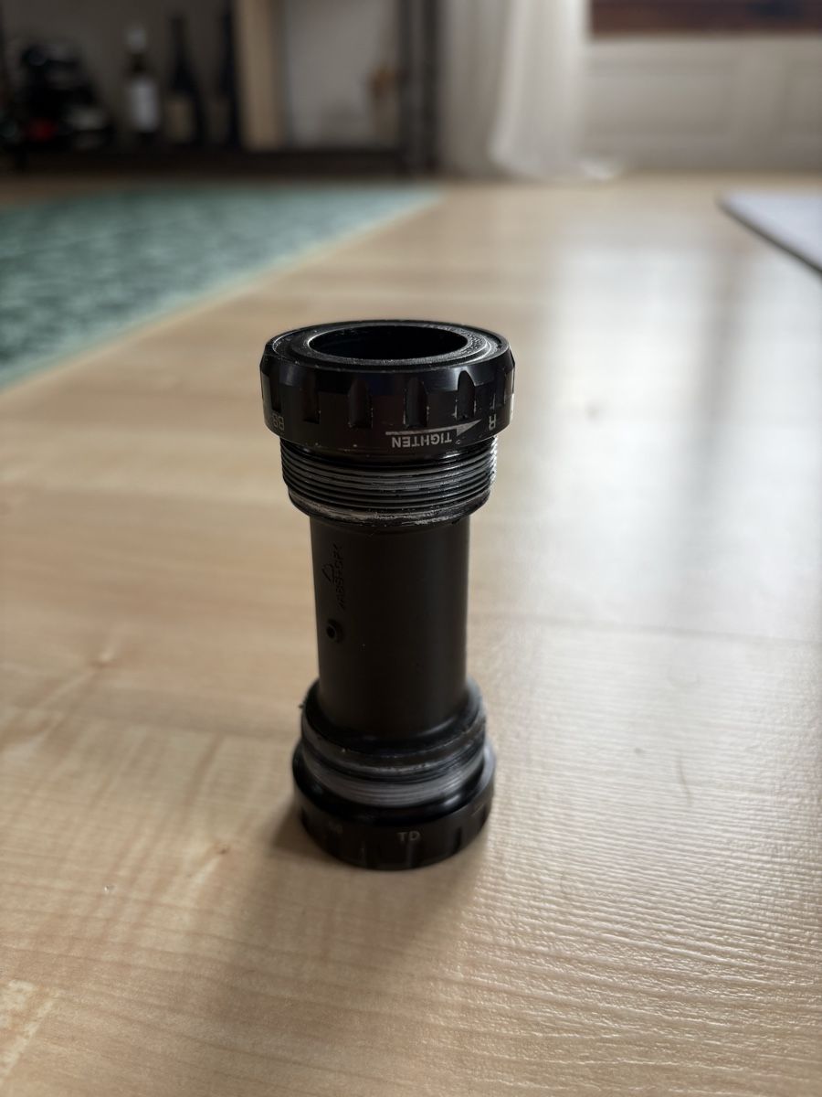 Shimano Pezzi di ricambio: Boîtier pédalier Shimano BB-R9100 – Usato da Corseaux venduto da dow_s6cj 2