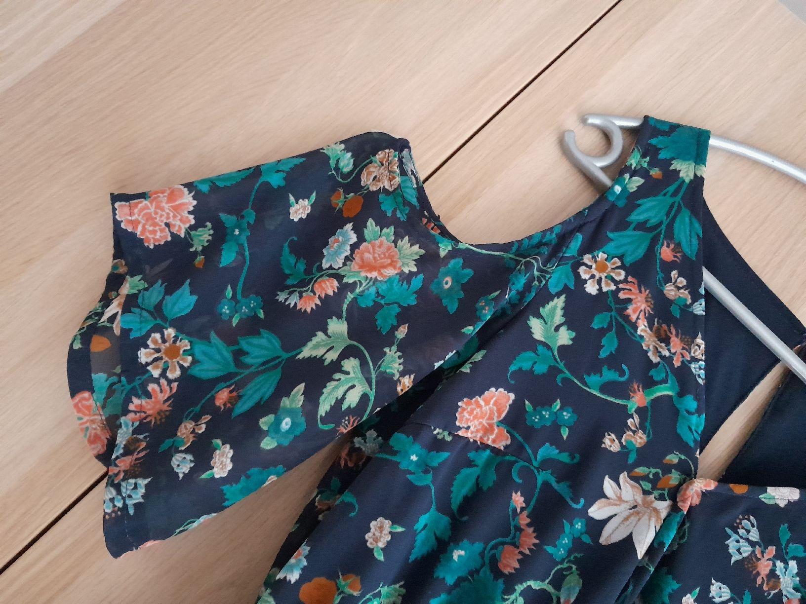 H&M Kleider: Sommerkleid Gr. S., Blumen, offene Schultern – Neu (gemäss Beschreibung) aus Winterthur von MaaKath 1