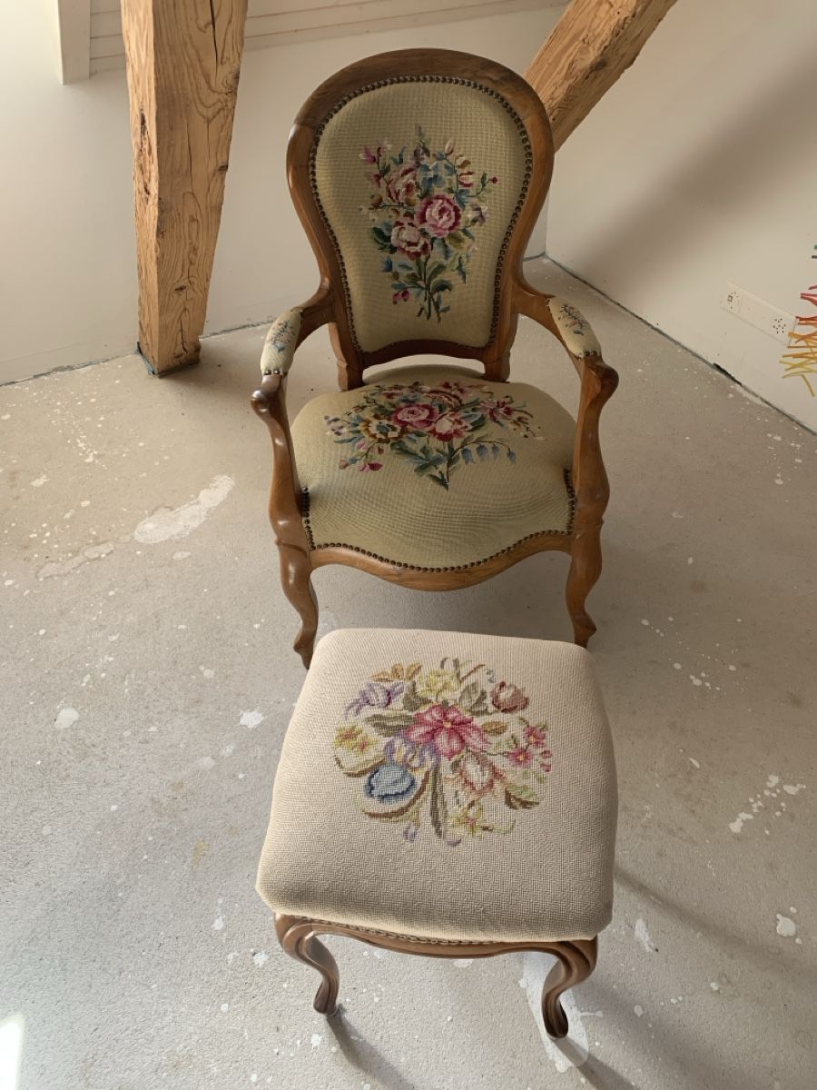 Poltrone: Sessel Gobelin mit Hocker – Usato da Thierachern venduto da reten
