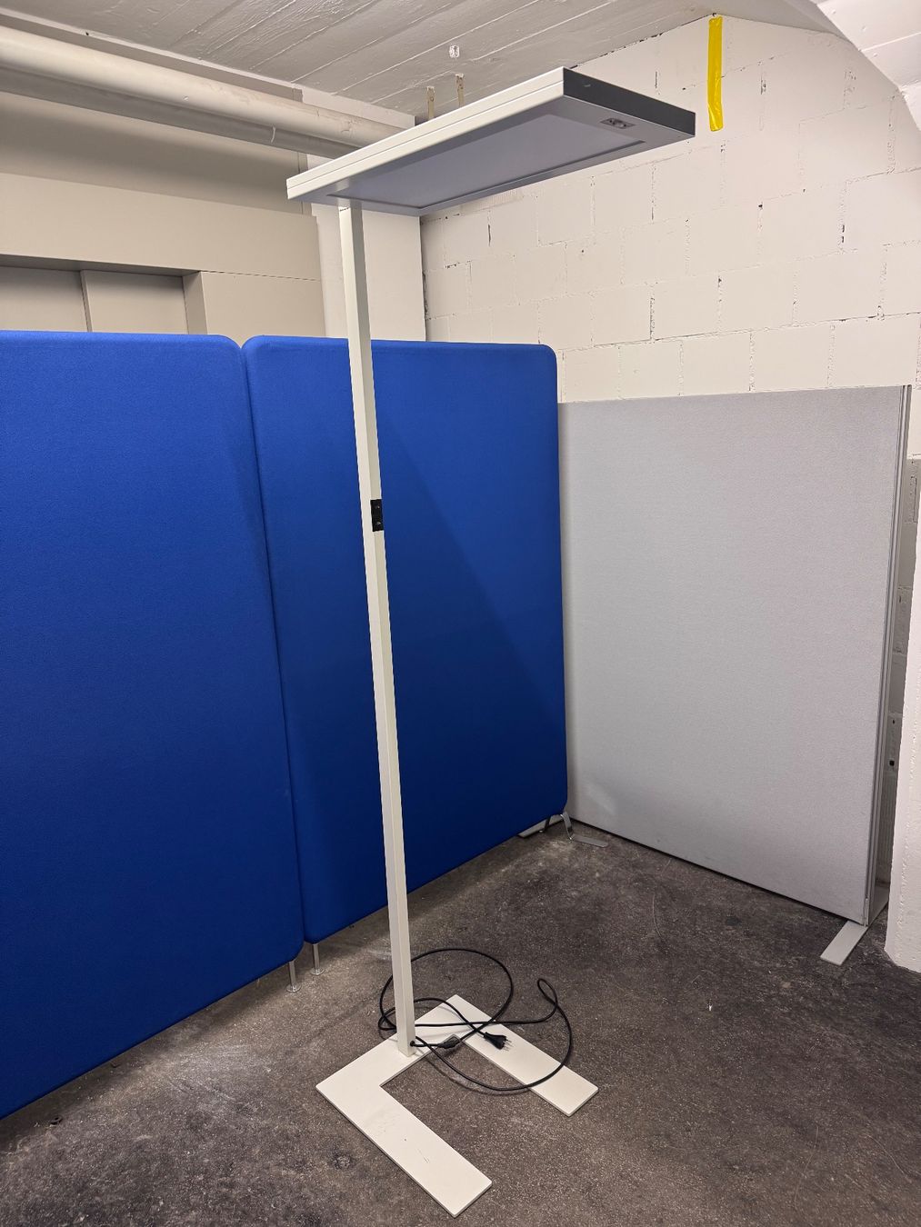 Lampade: Waldmann Stehleuchte – Usato da Bern venduto da samryan 1
