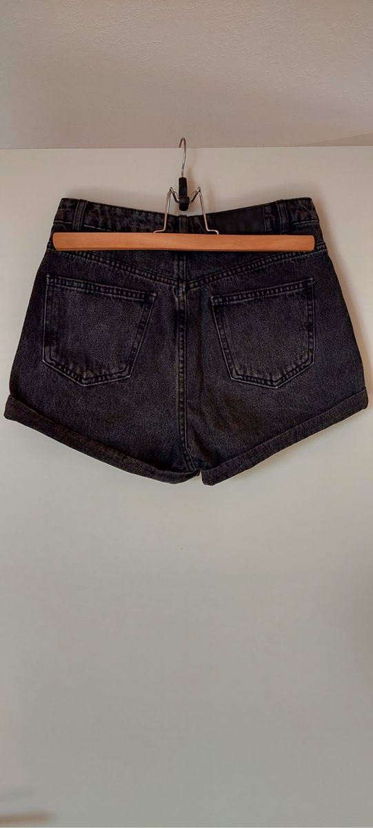 Jeans: Short en jeans (pack : 36 et M) – Usato da Épalinges venduto da lola_vp_99 4