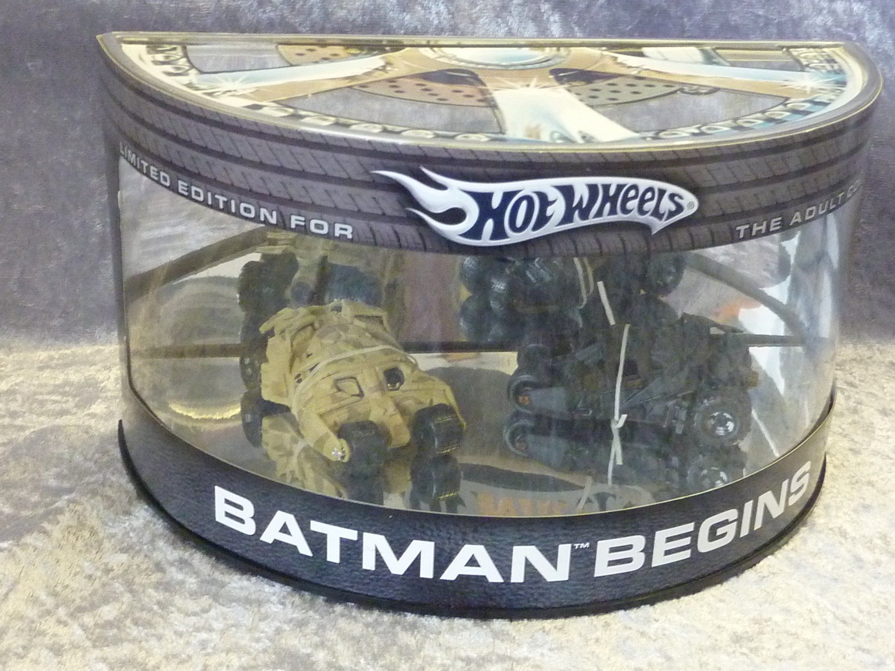 Hot Wheels Modellini d'auto: Batman Begins 1:64 – Nuovo e nell'imballaggio originale da Dürrenäsch venduto da modellautos4you