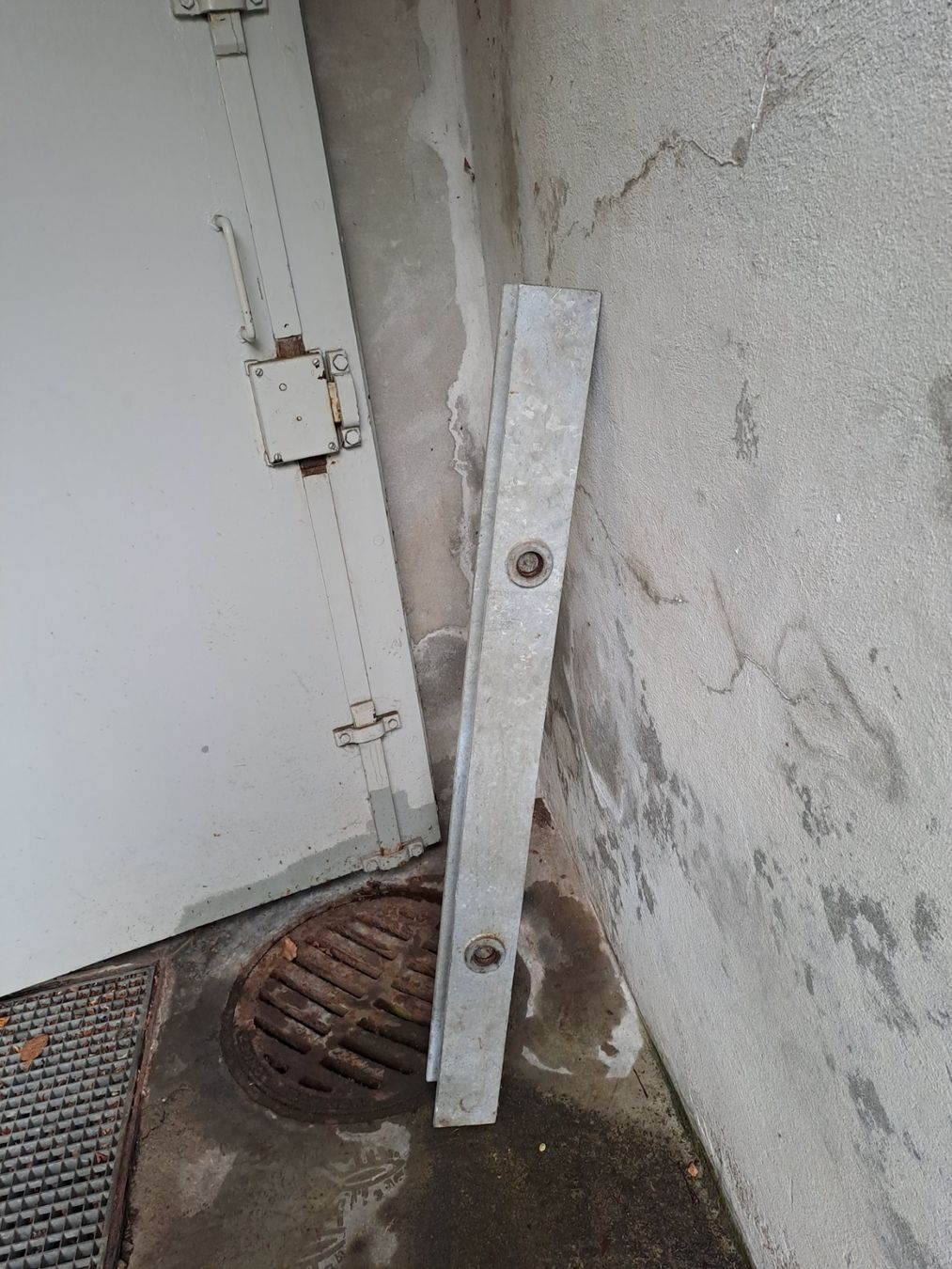 Porte: Absperrbalken für Bunkertüren – Usato da St.Gallen venduto da Infanteriewerk 4