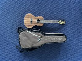 Baton Rouge Ukulele UV91-C-NP mit Ritter Tasche braun