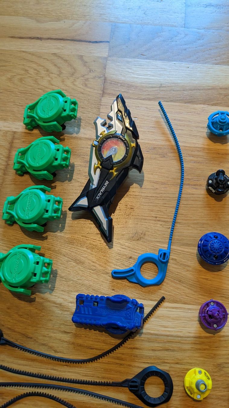 Hasbro Giocattoli: Beyblade Burst Arena mit 12 Blades – Usato da Sutz venduto da Rawypp 3