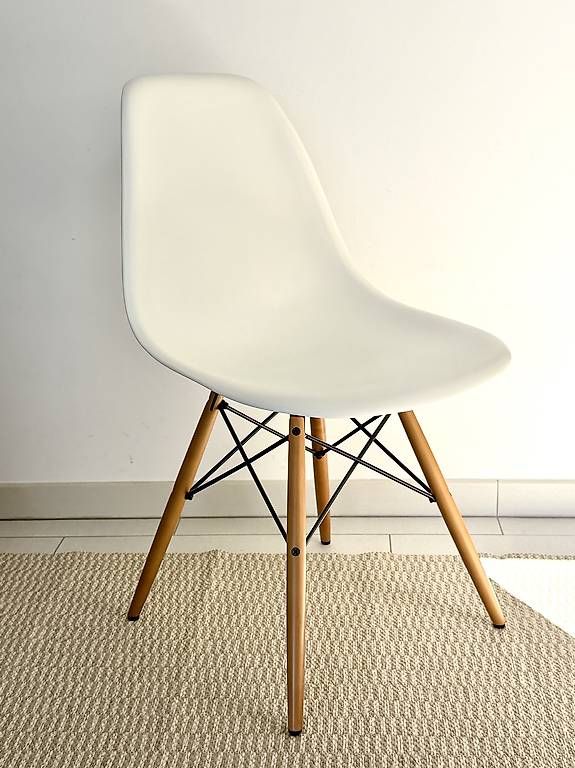 Vitra Sedie: Chaise / Stuhl Vitra Eames Plastic Side Chair DSW – Usato da Savièse venduto da KITATORI.ch