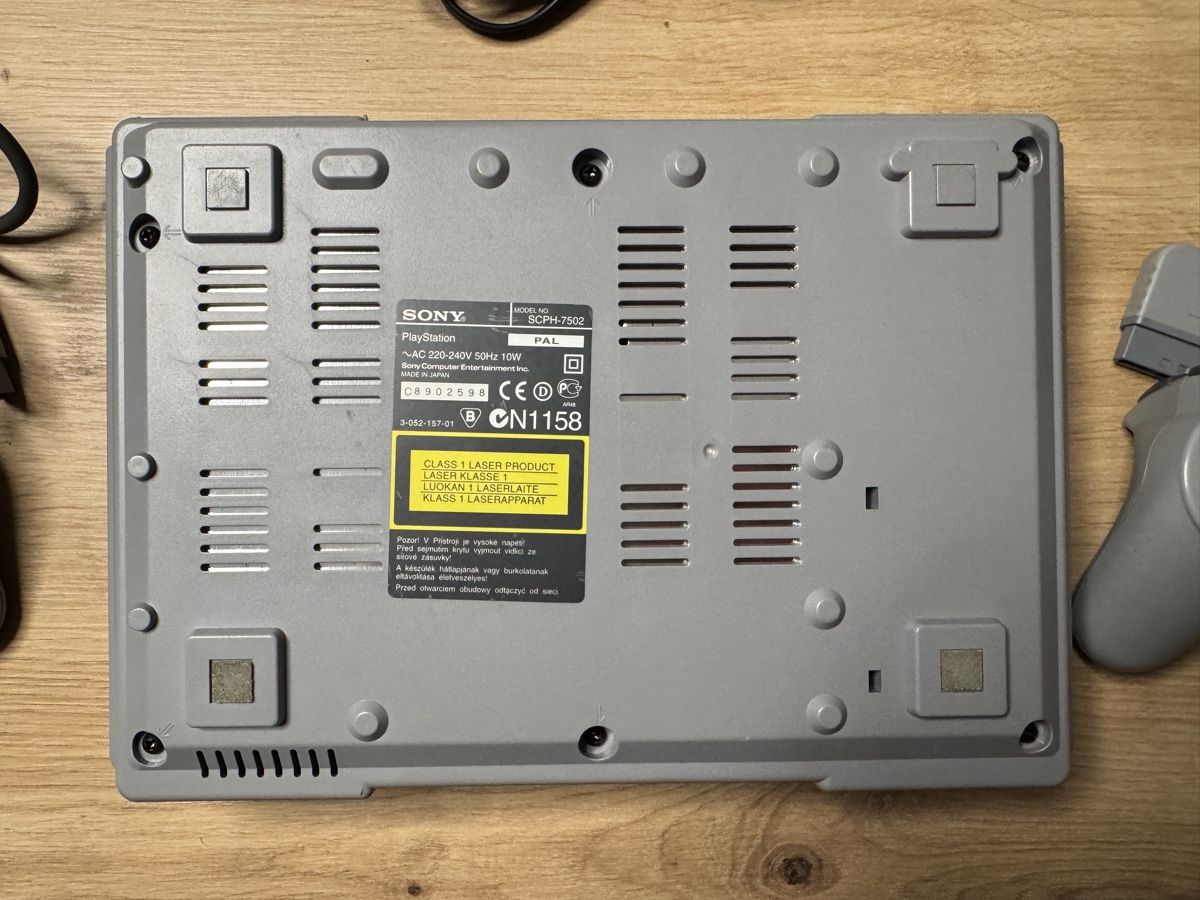 Sony Console: Originale Sony Playstation 1 mit 2 Controller, Top Zustand! – Usato da Biberist venduto da etesummer 6
