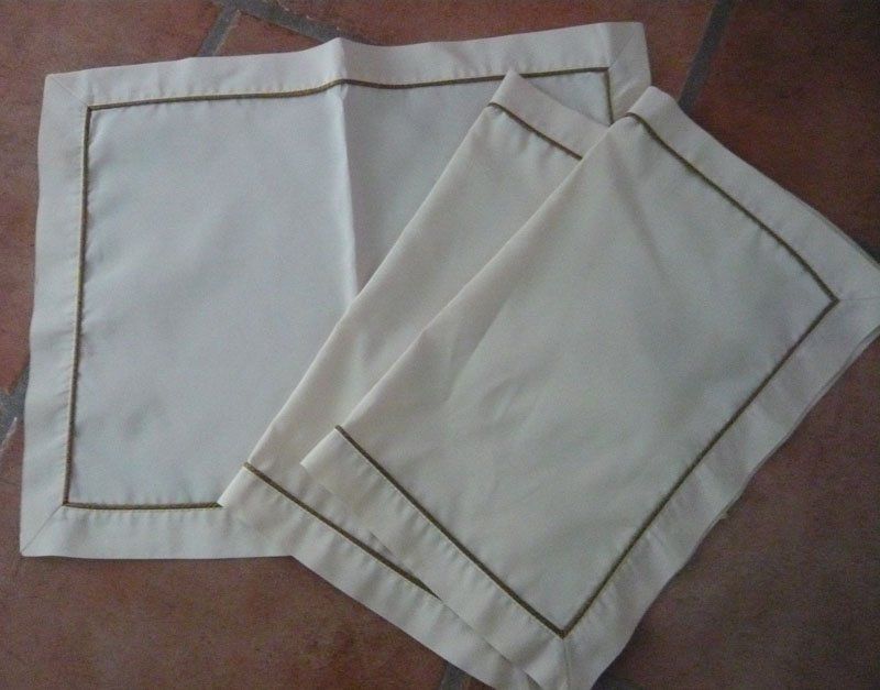 Tovaglioli: 3 Serviette / Stoffservietten – Usato da Ruggell venduto da Btt