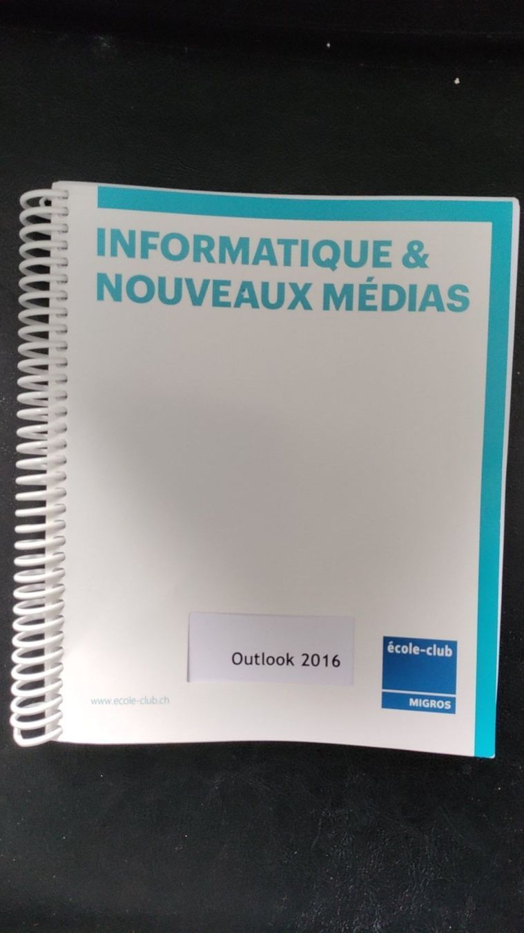 Livres: Livre Outlook Master – Neuf (Voir description) à Avry-devant-Pont par OBoss