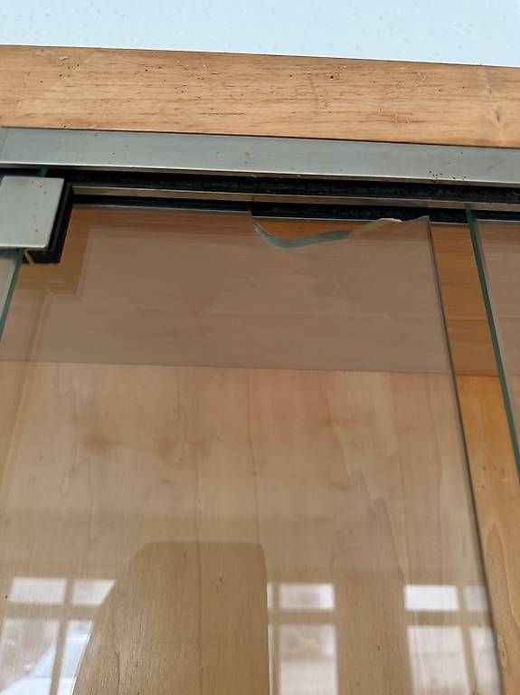 Vitrines: 3 WandVitrinen  stark gebraucht  auch Einzel-Abgabe – D'occasion à Münchwilen AG par me2work 3