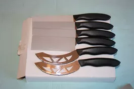 6 neue, gekrümmte Messer (Verm. Käsemesser). In Top Zustand,