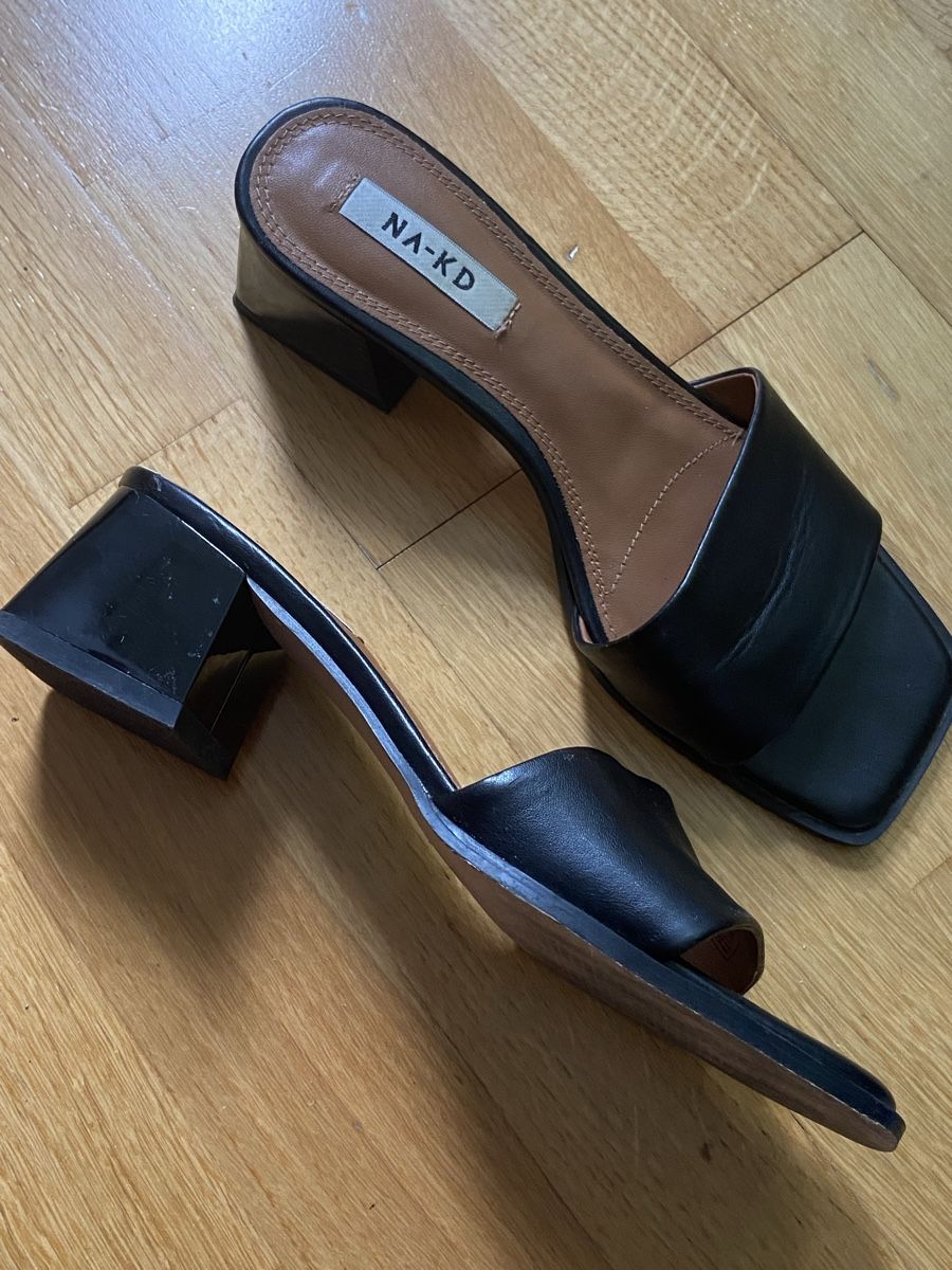 Scarpe da donna: NA-KD Pantoletten Schwarz, Gr. 37! – Nuovo (secondo la descrizione) da Zürich venduto da cas_x6pw 1