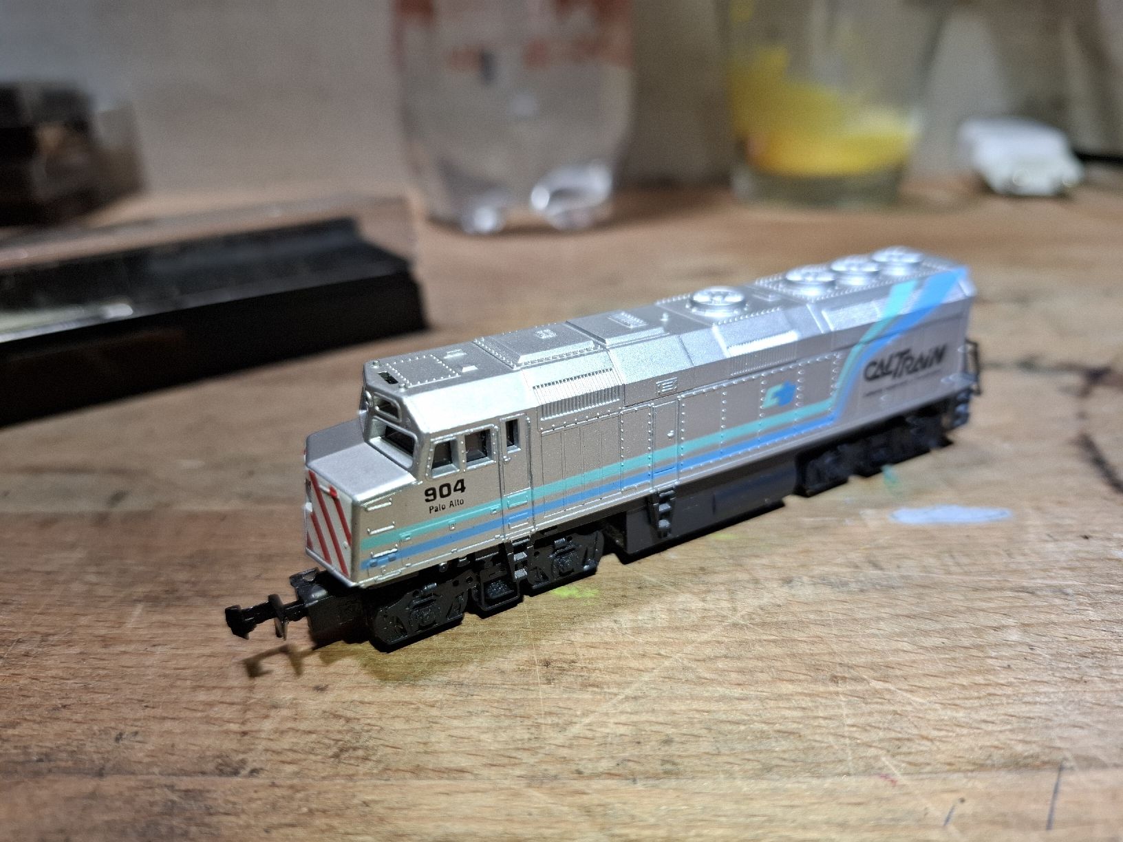 Modellini di ferrovie: Spur N Diesellok Caltrain – Difettoso da Flaach venduto da maniv6