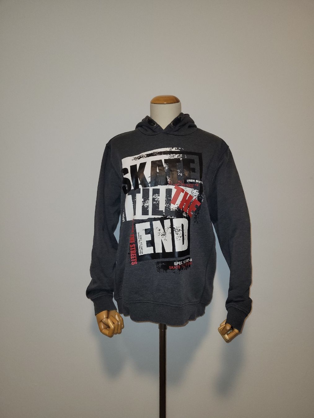 Maglioni & Felpe: Kapuzenpullover Grau Grösse 170/176 Jungen/Kinder – Usato da Solothurn venduto da tingel_t 1