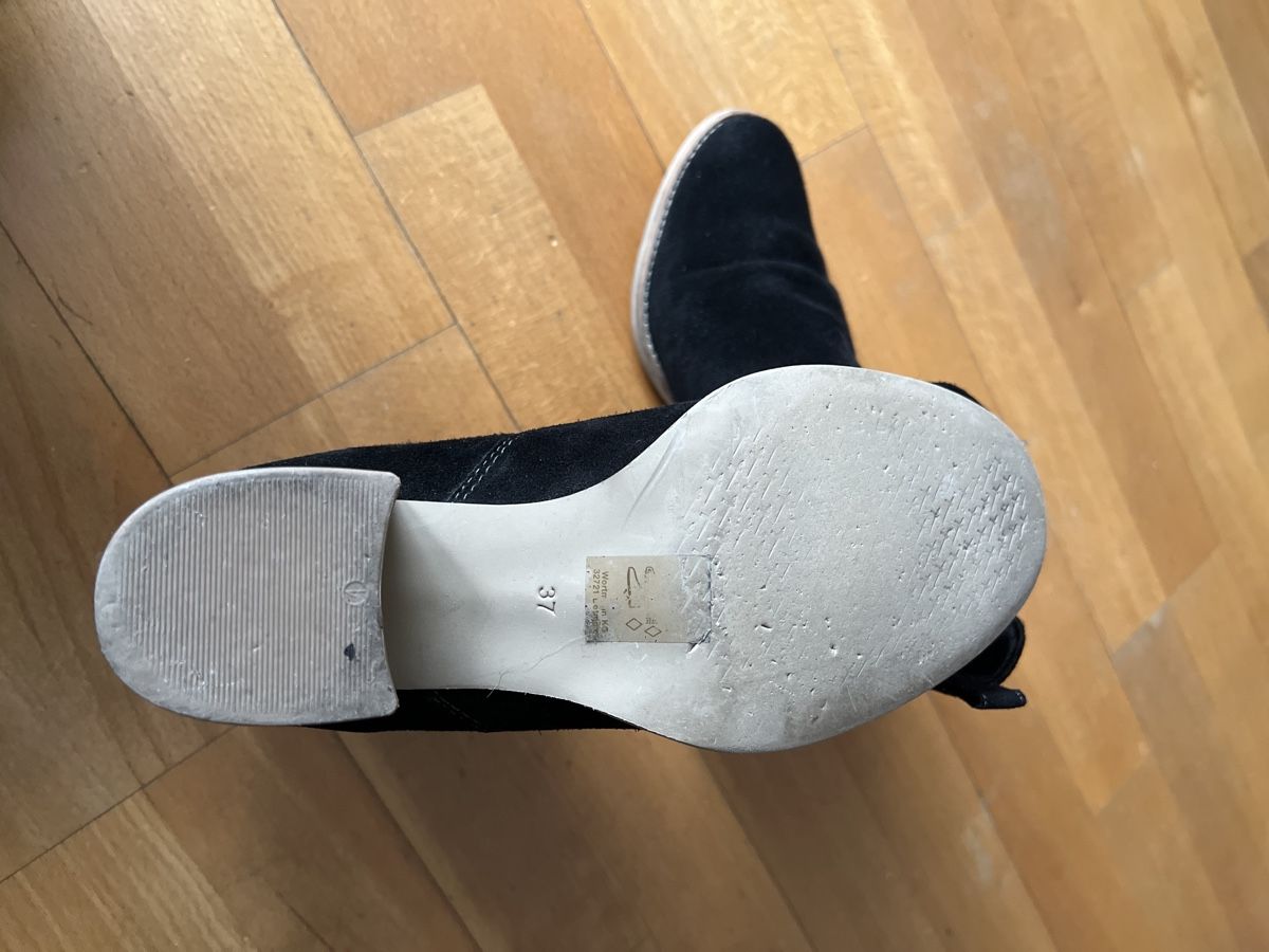 Scarpe da donna: Schwarze Wildleder Stiefeletten, Grösse 37. – Usato da Münsingen venduto da est_s6vf 2