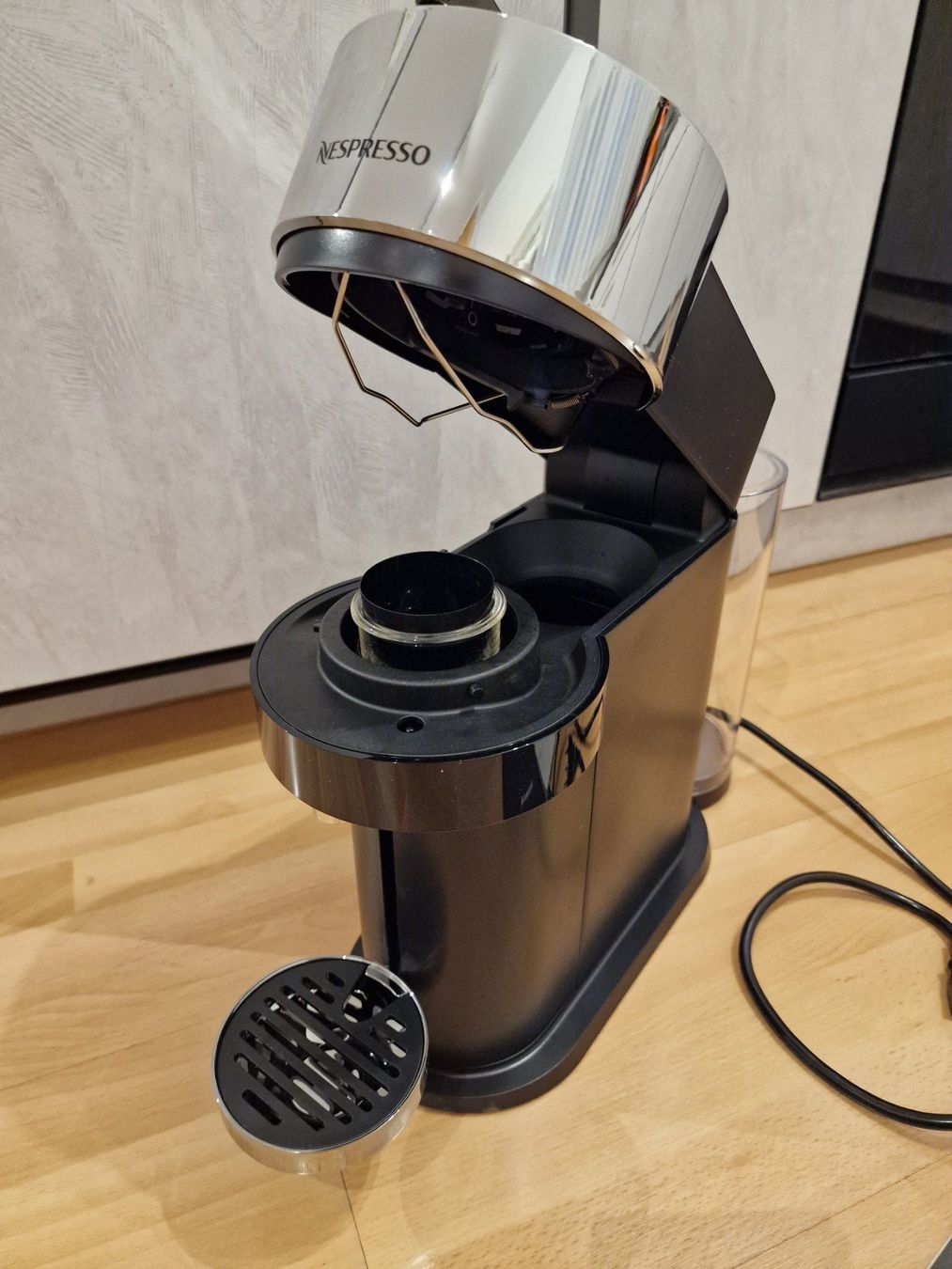 Nespresso Macchine per caffè & Macchine per espresso: Nespresso Vertuo Next Dark Chrome "NEU" – Nuovo (secondo la descrizione) da Buchrain venduto da Sssschaller 5