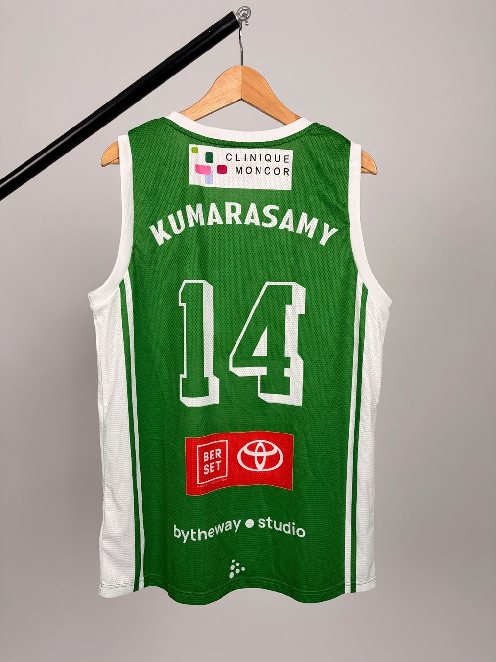 Canottiere & Pantaloni: Abishaï Kumarasamy #14 - Maillot et short – Usato da Fribourg venduto da FribourgOlympicB 1