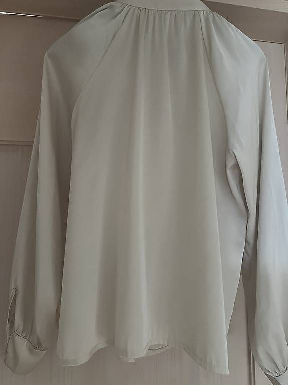Blusen: Satinbluse crème – Gebraucht aus Minusio von Hefrie52 2