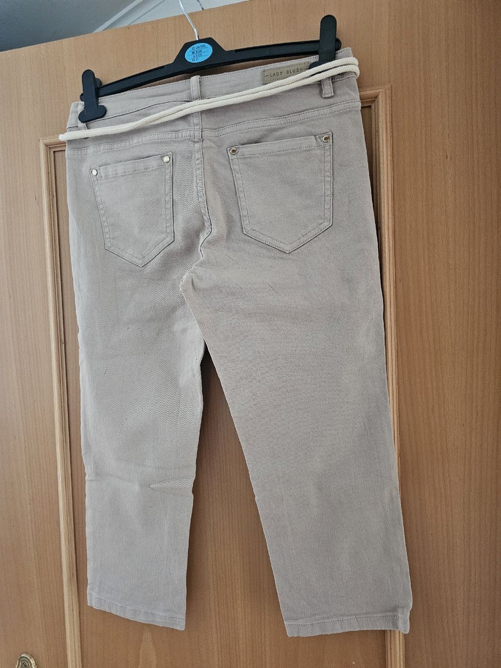 Jeans: Pantalon Lady Blush taille 38 – Usato da HENNIEZ venduto da mjm_vp6n 1