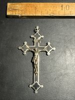 Croix ancienne en métal et ébène avec Jésus Christ