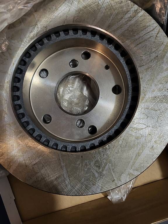 Daewoo Tutti pezzi di ricambio auto: Daewoo Bremsscheiben Sakura – Usato da Dübendorf venduto da Magc76 2