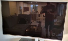 Samsung 55 Zoll UHD Smart TV–UE55JU7080 (opt. Wandhalterung)