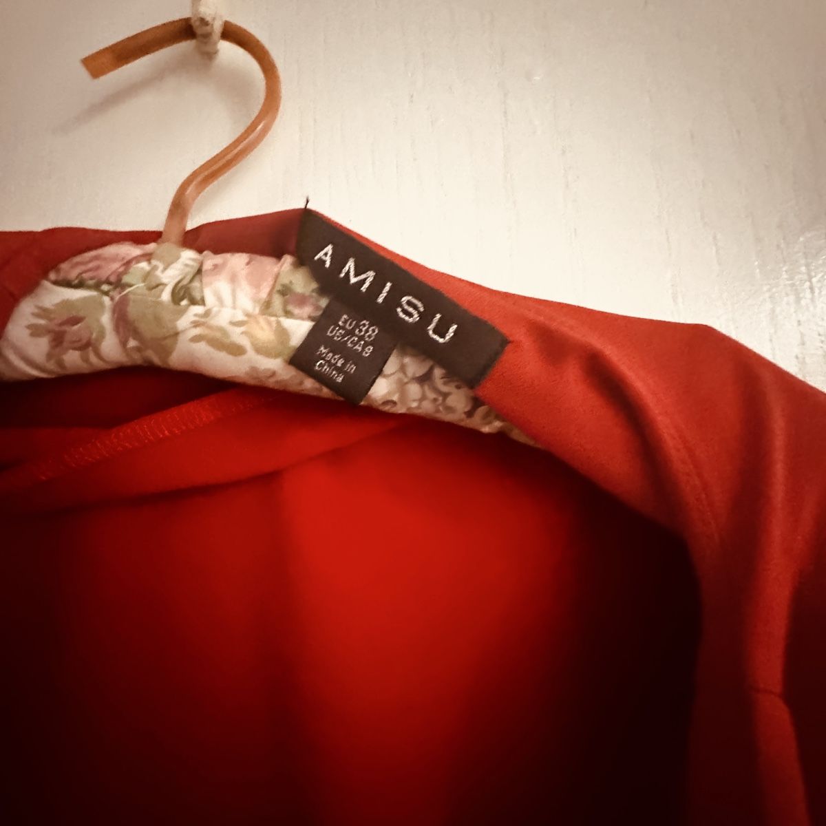 Jacken: Veste rouge Amisu, taille 38 – Neu (gemäss Beschreibung) aus Avry-sur-Matran von Anarda 3