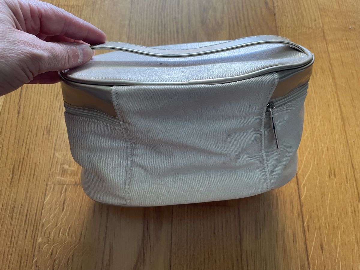 Clarins Kosmetikkoffer: Kulturbeutel/Necessaire Clarins – Gebraucht aus Zürich von silab69 1