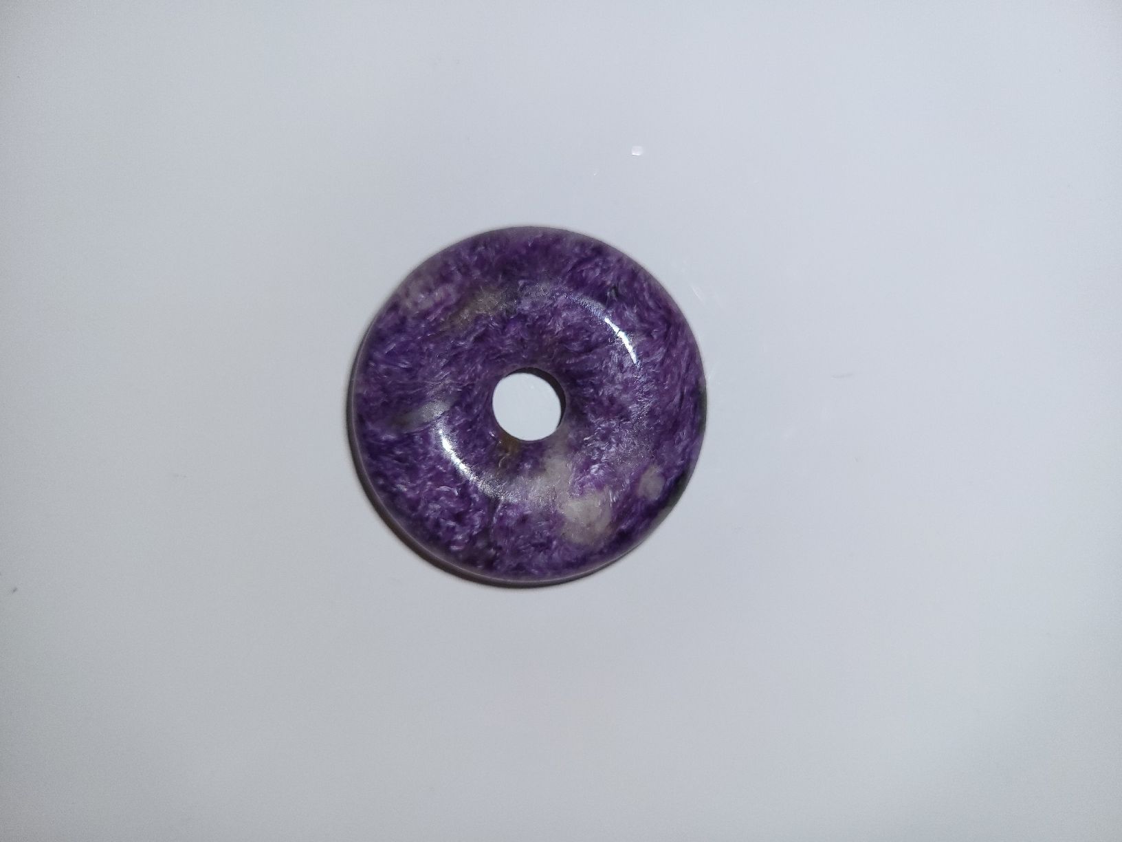 Ciondoli: pendentif charoite donut 3cm – Usato da Palézieux venduto da Erba24 1