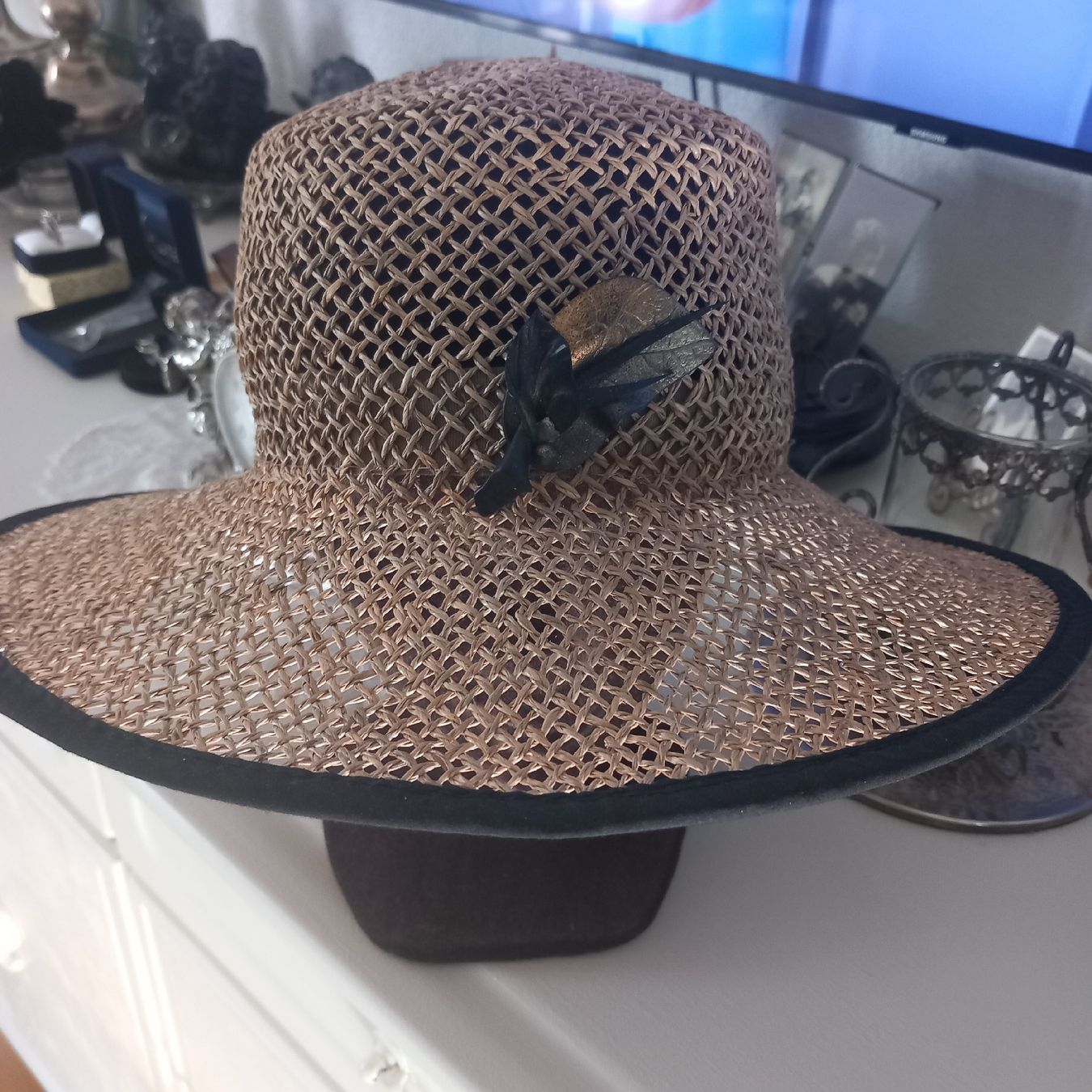 Copricapi, berretti & cappellini: Seeberger Hut m. Brosche /Vintage – Usato da Aegerten venduto da gismolini 4
