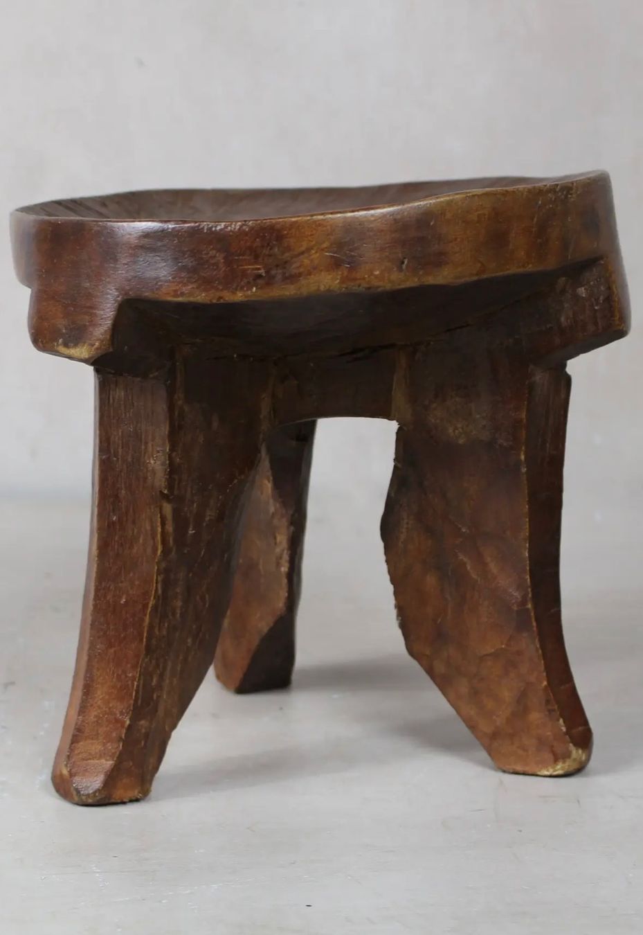 Sgabelli: Handgefertigter Hocker aus Tansania – Usato da Richterswil venduto da 0207lifestyle 1