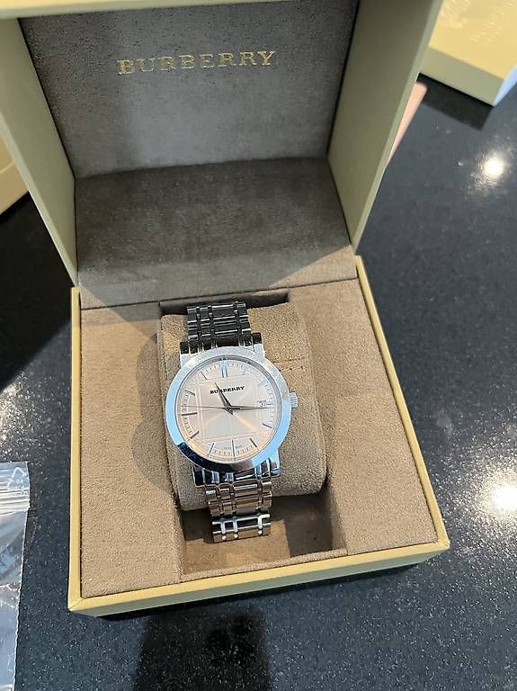 Montres: Montre Burberry – D'occasion à Bulle par Preteni 1