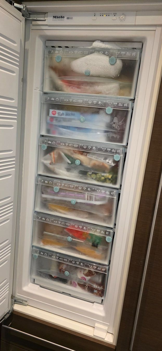 Miele Congelatori: MIELE Gefrierschrank F456 i-3 – Usato da Laax GR venduto da Laax007