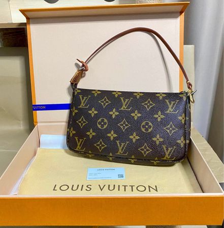 Louis Vuitton Pochette Monogram Y 1999