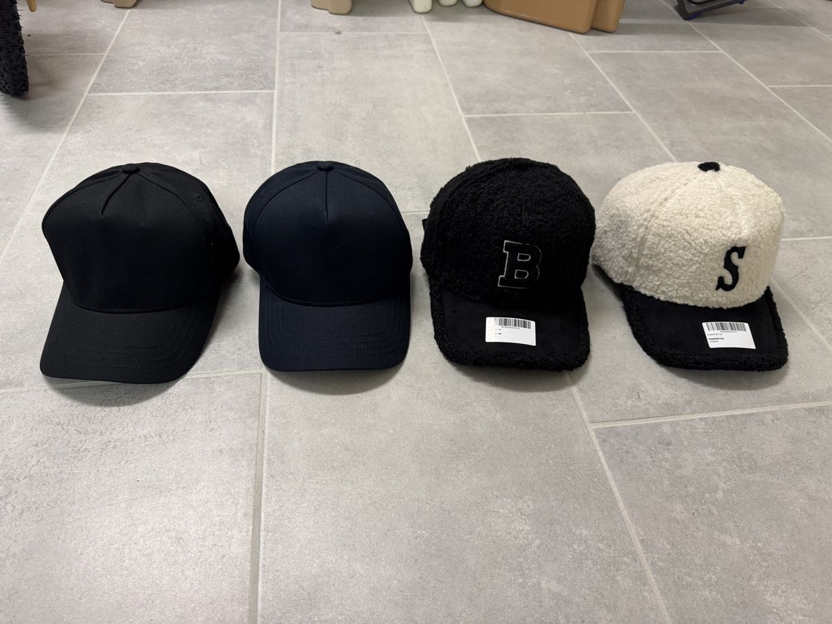 Copricapi, berretti & cappellini: 4 Snapback Caps - Winter & Stoff Caps – Nuovo (secondo la descrizione) da Fislisbach venduto da an2an 5