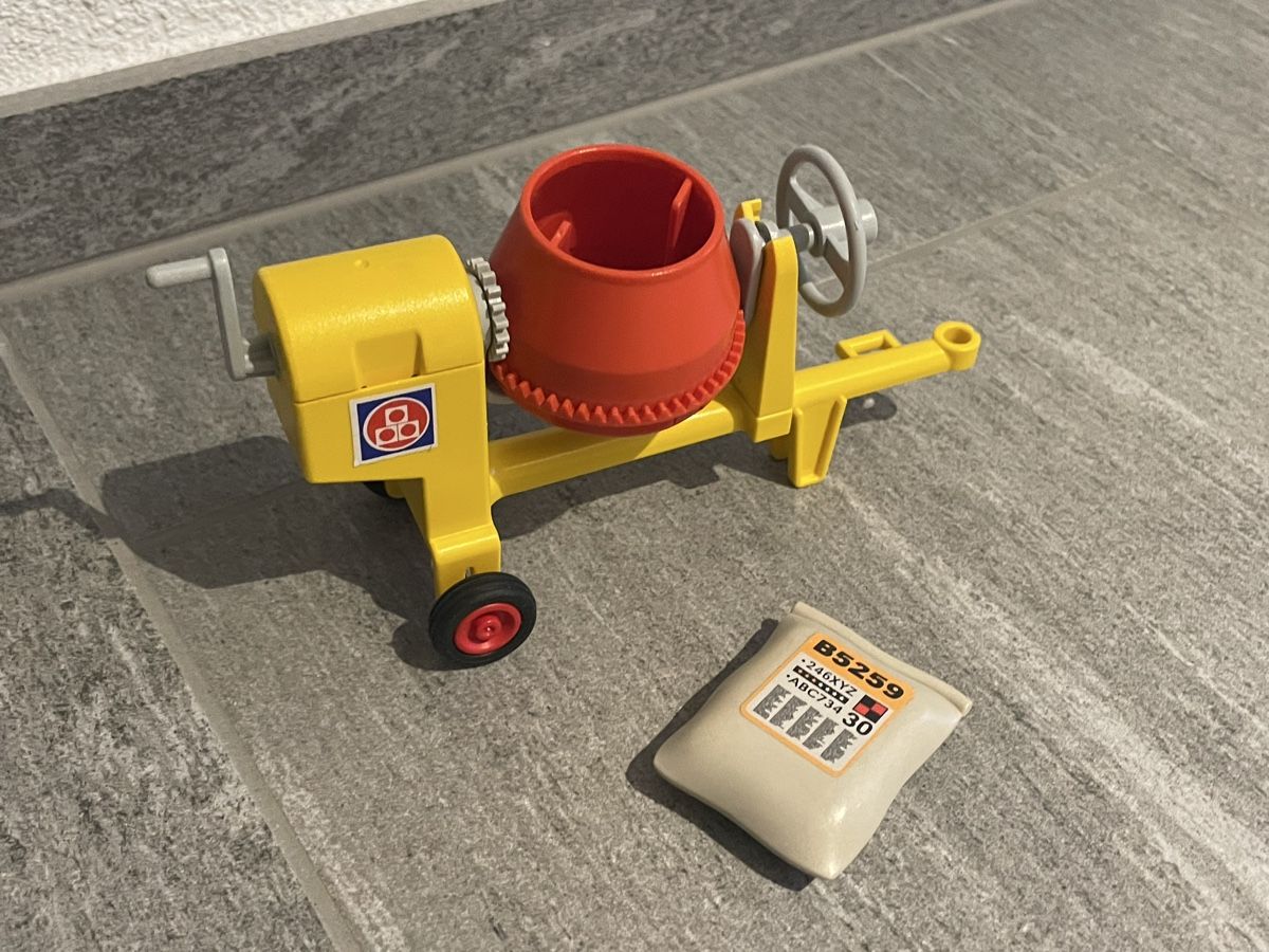 Playmobil Giocattoli: Playmobil Baustelle Zementmischer – Usato da Laax GR venduto da tschuetta2014 1