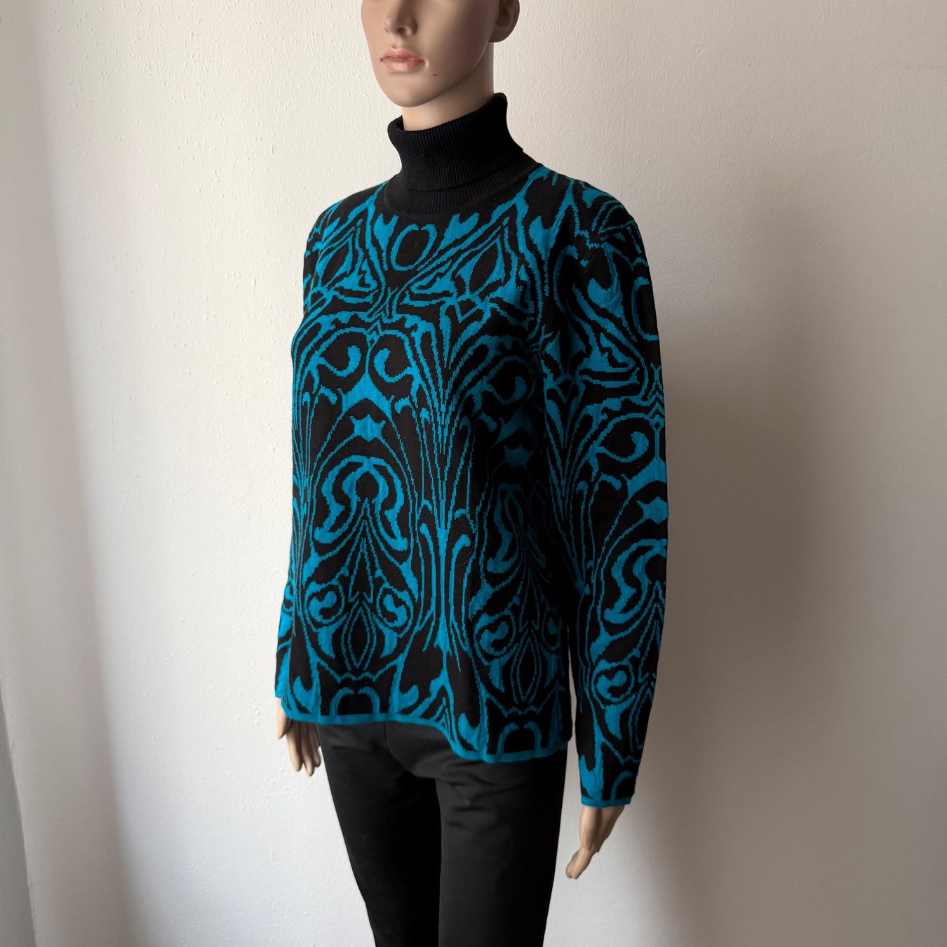 Pullover & Sweatshirts: Rollkragenpullover, auffälliges Muster, Grösse M – Gebraucht aus Zürich von ClosetQueen 3