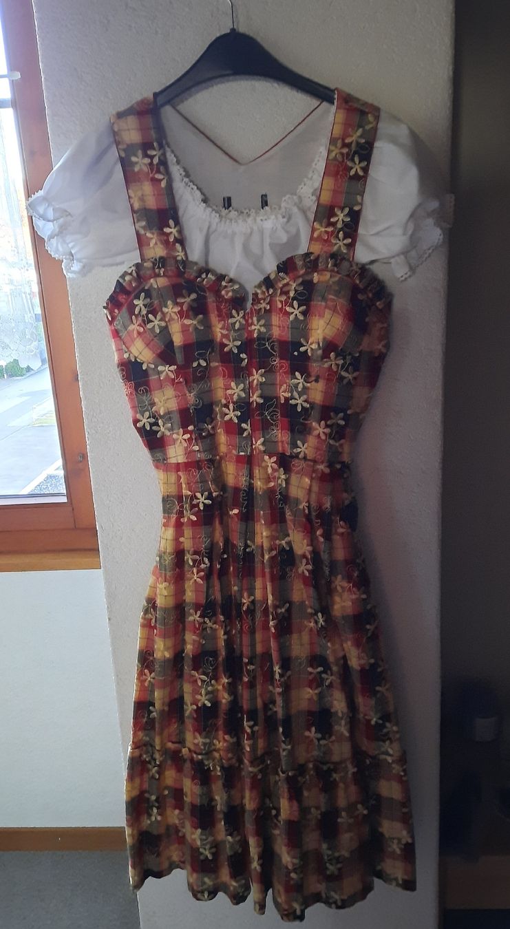 Robes: Dirndl Gr.38 – Neuf (Voir description) à Derendingen par Susu63