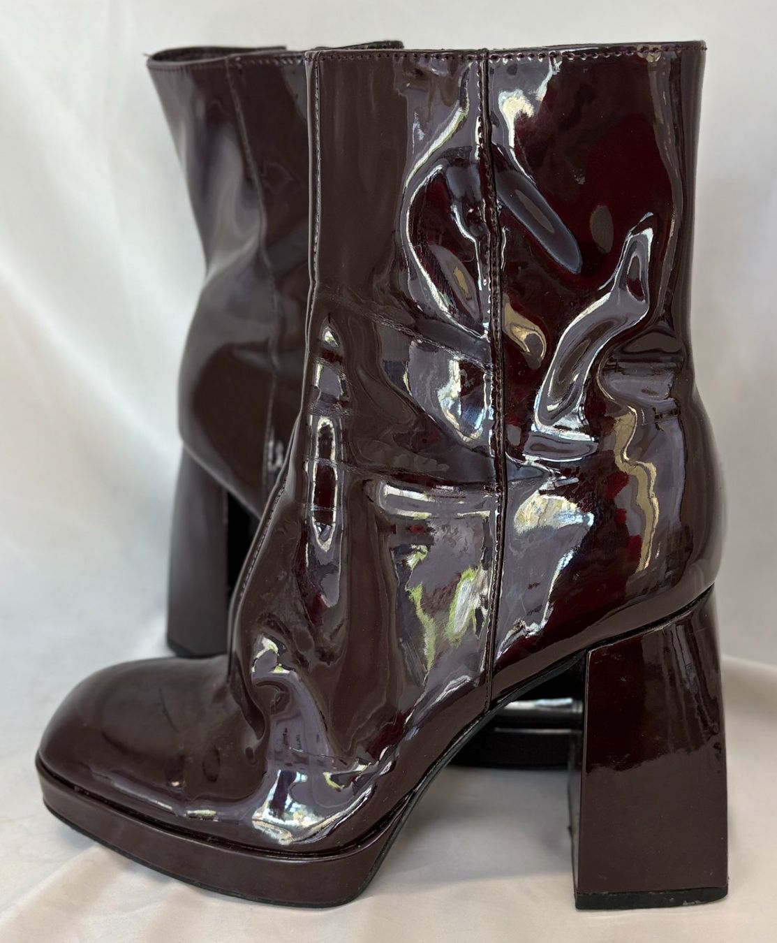 Bershka Damenschuhe: Lackstiefeletten – Gebraucht aus Zürich von Drahtzug 1